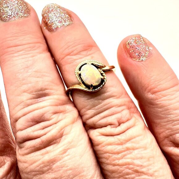 Estate Jewelry Womens Ring 10K Yellow Gold Opal Ring Size 6 - Picture 3 of 6
